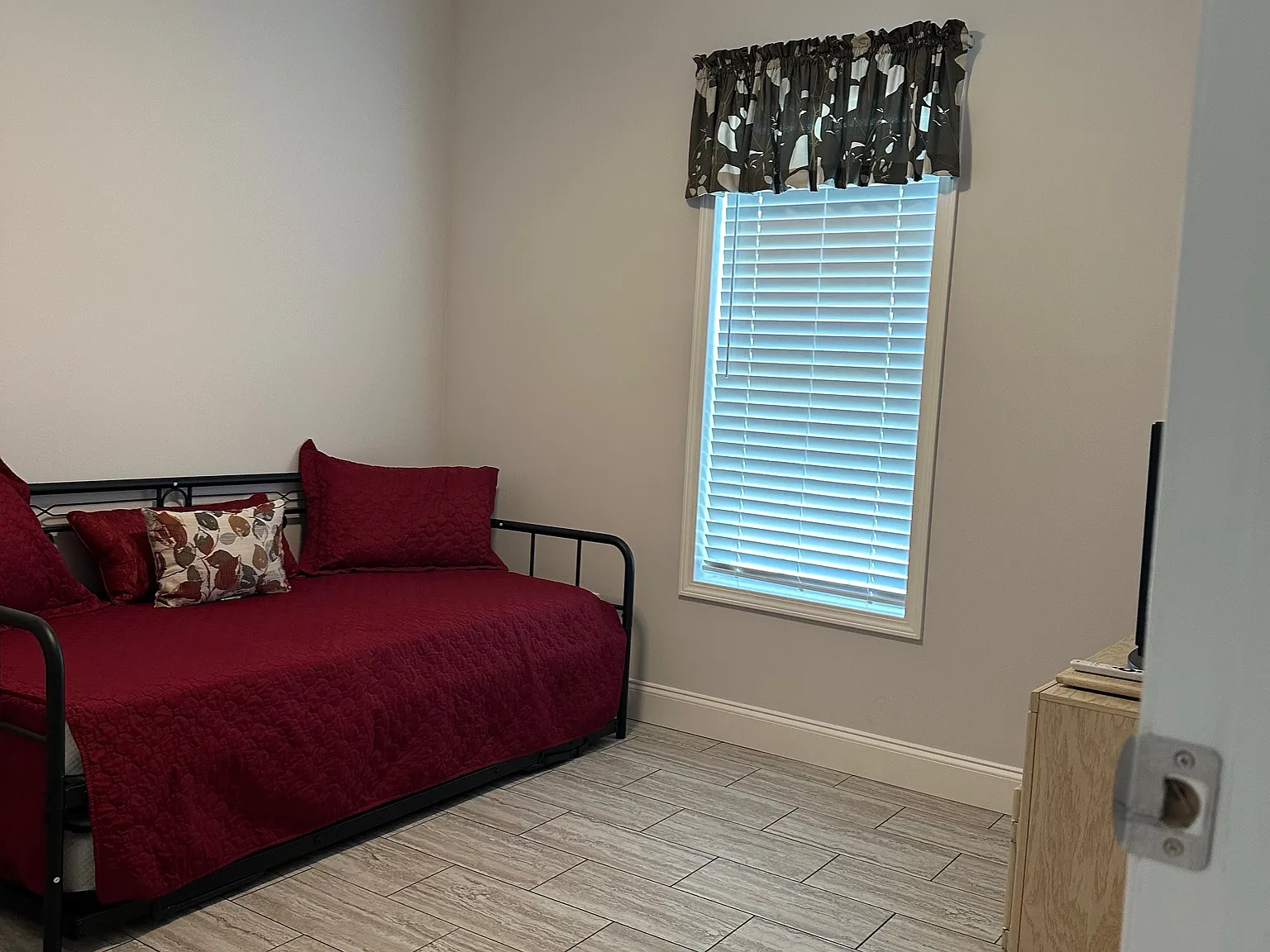 2 bed, 1386 sqft, $1,975 — Photo 3