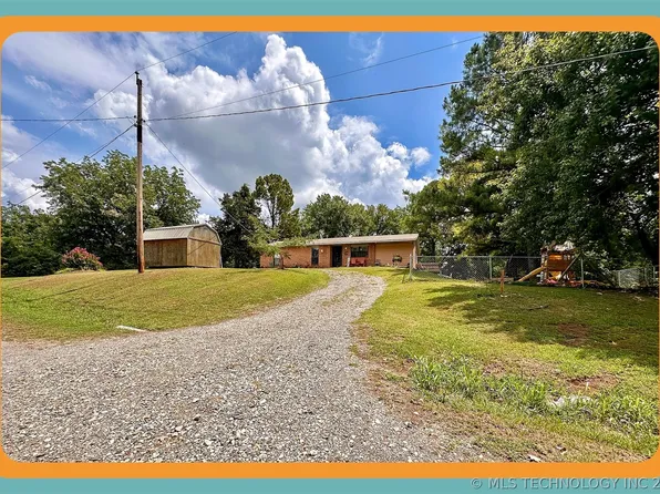 623 4th St, Calvin, OK 74531