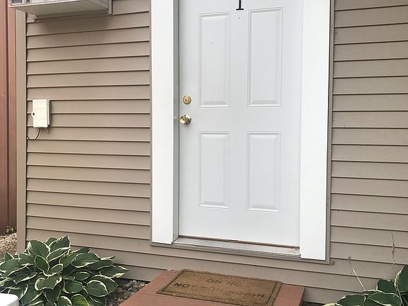 2nd image of 216 Main St E #1