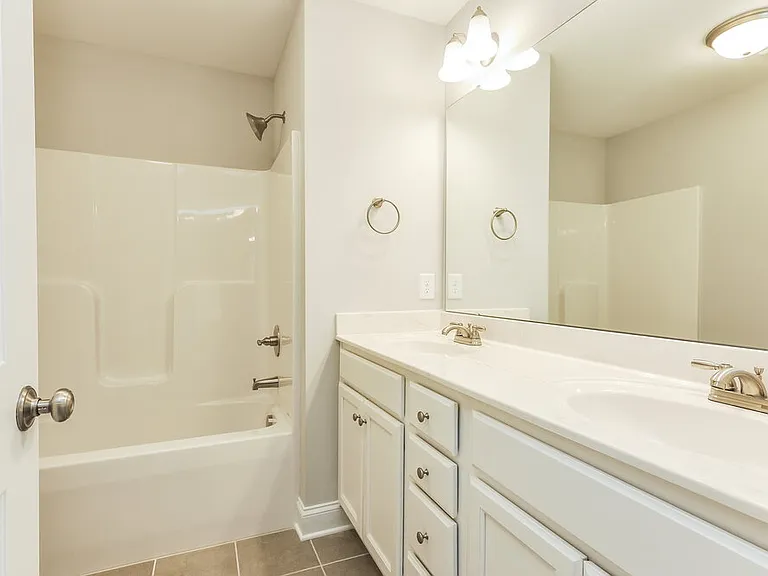 595 Airedale Trl — Photo 13