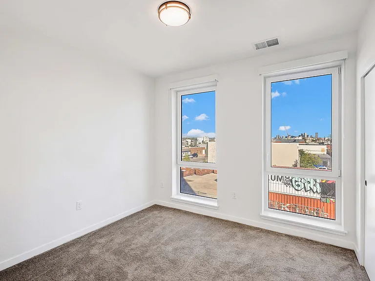 Oso Apartments — Photo 7