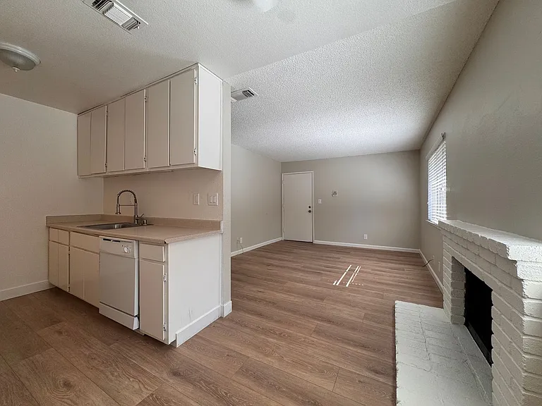 1324 G Street — Photo 9