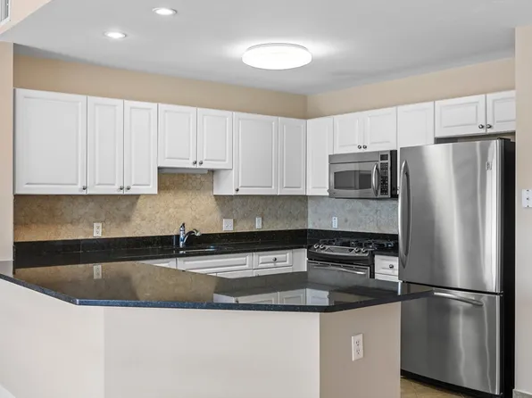 614 Pond St Unit 2304, Braintree, MA 02184