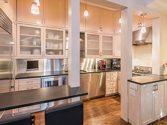 3rd image of 687 Greenwich St APT 3