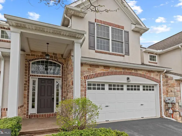 105 Village Dr, Lititz, PA 17543