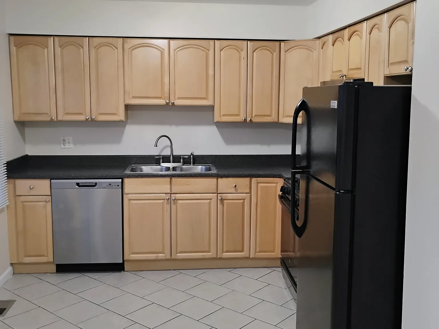3 bed, 1.5 bath, 1600 sqft, $2,675 — Photo 3