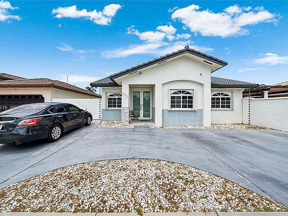 3rd image of 2902 SW 136th Ct