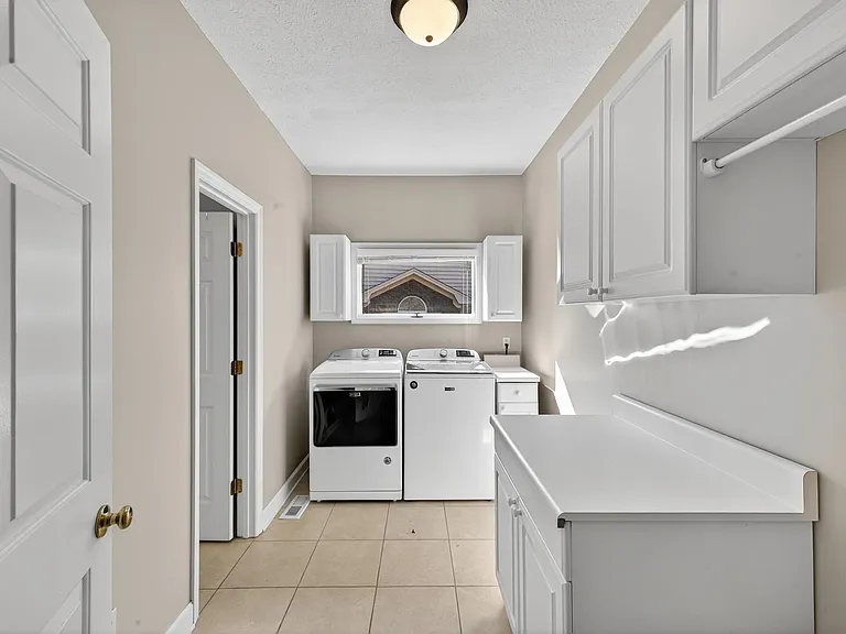 205 Club Villa Dr W — Photo 33