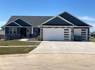 404 Prairie Hill Ct, Atkins, IA 52206