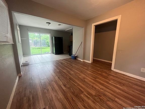4th image of 557 N SAN DARIO AVE