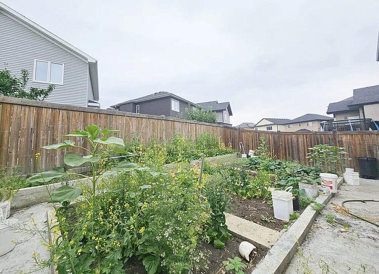 546 Albany Way NW — Photo 31