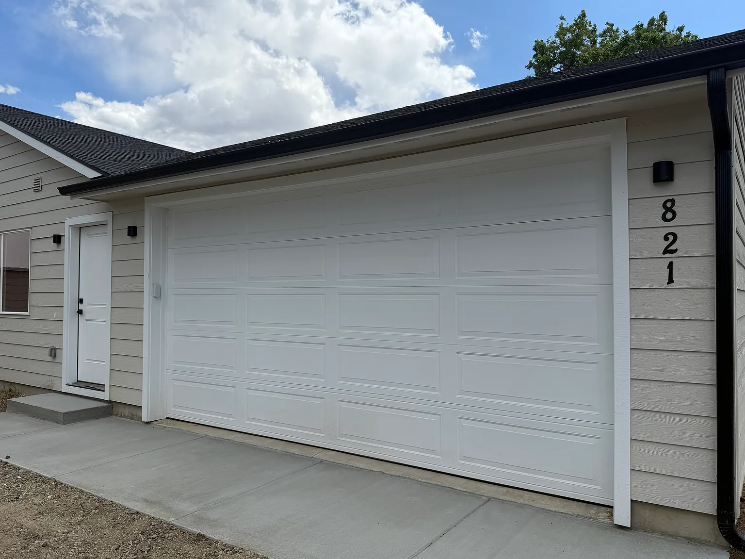 3 bed, 1120 sqft, $1,800 — Photo 1