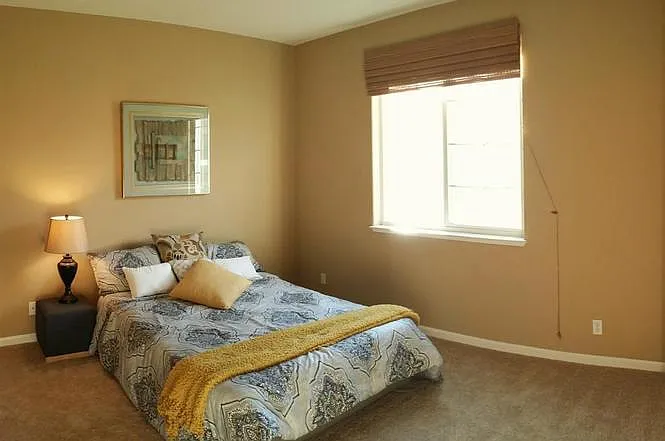 1026 Emerald Ter — Photo 1