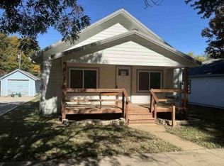 327 W 9th Ave, Garnett, KS 66032