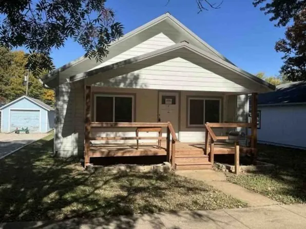 327 W 9th Ave, Garnett, KS 66032