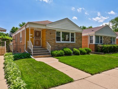 6515 N Troy St, Chicago, IL, 60645