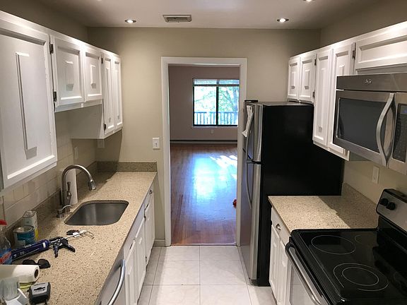 Kitchen looking to living room 