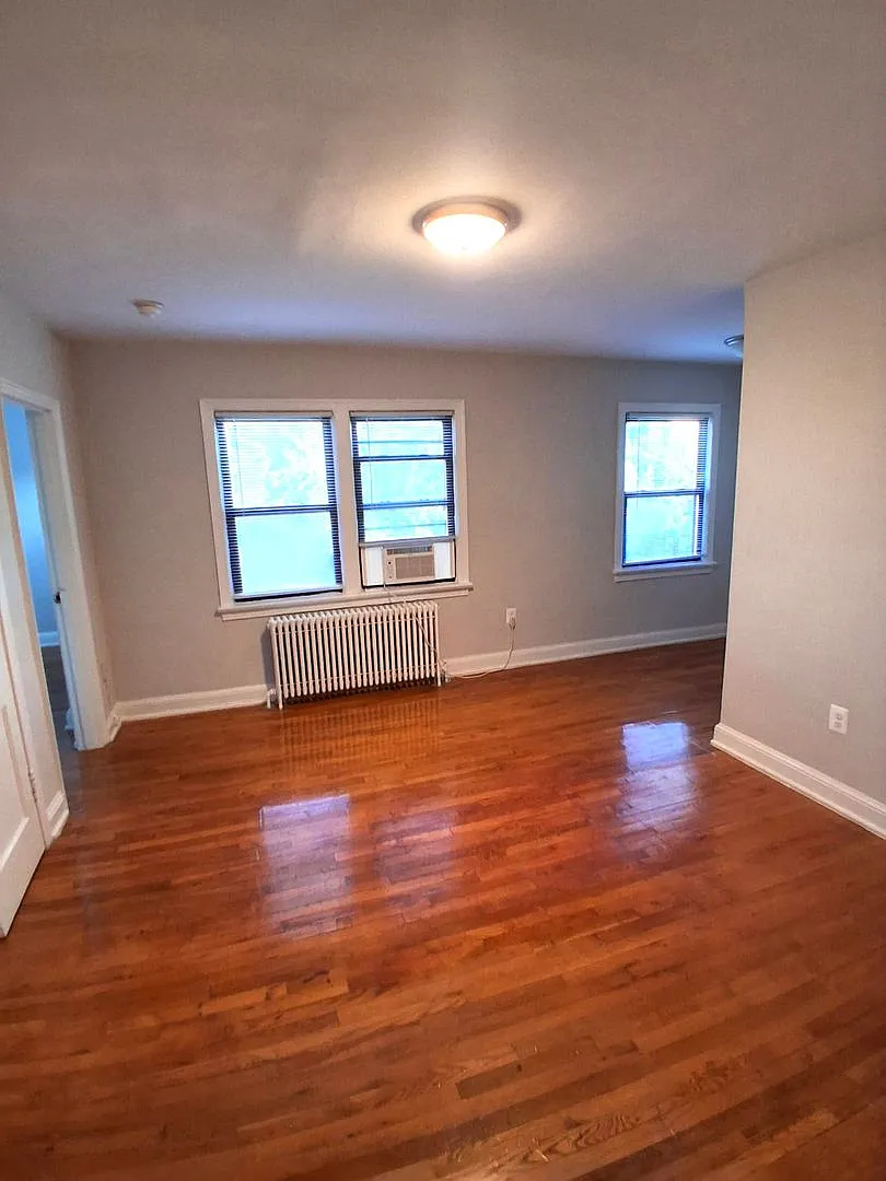 1266 Morse St Ne — Photo 3