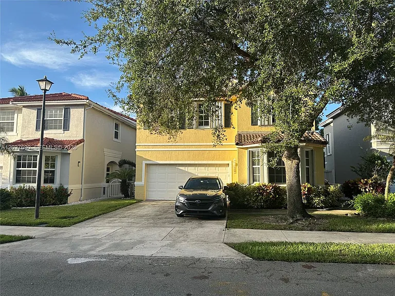 4924 SW 151st Ave — Photo 1