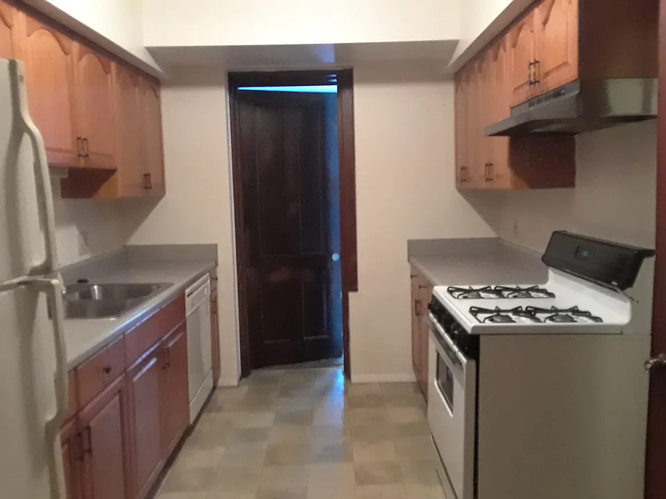 5407-5411 S Grand Ave