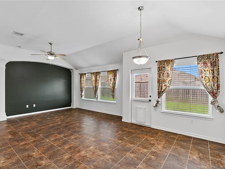 3909 Los Arroyos Dr — Photo 3