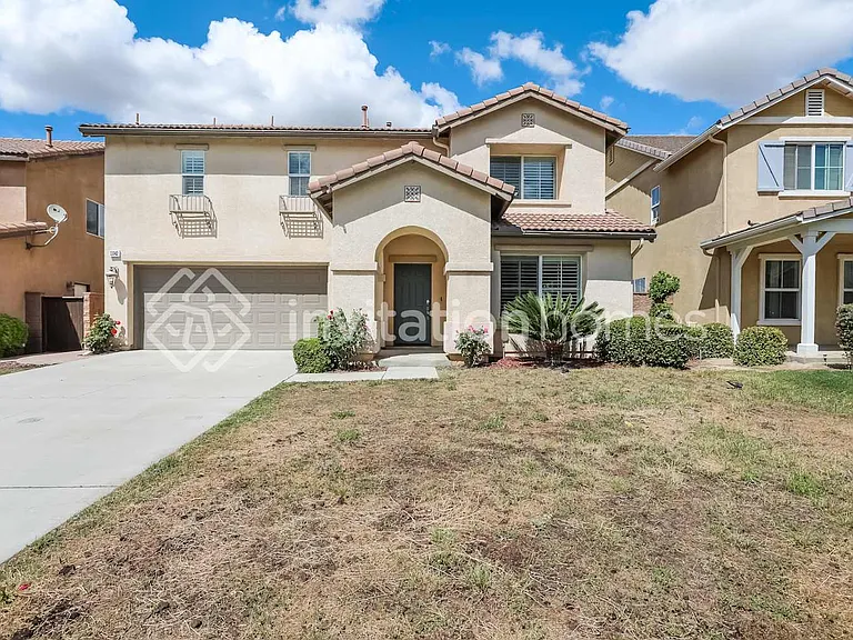 11042 Evergreen Loop — Photo 1