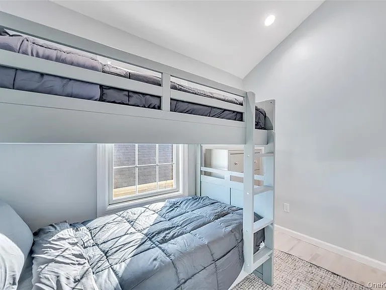 68 Brookline Ave #UPPER — Photo 9