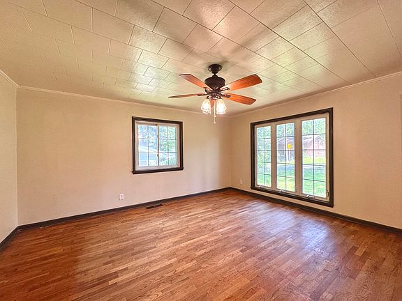 3rd image of 2150 Porter St