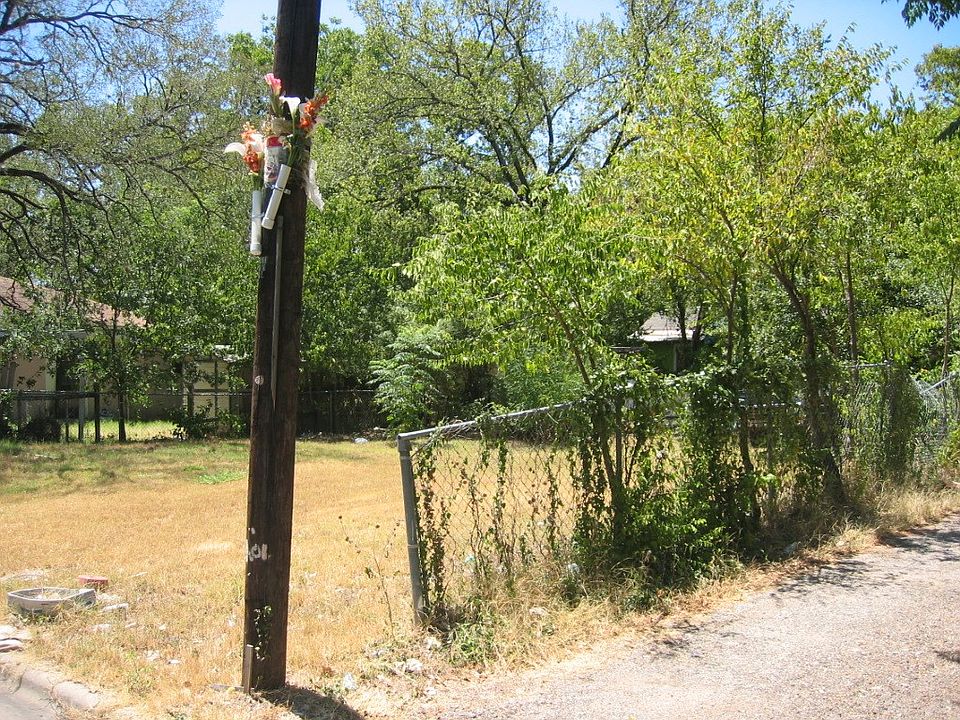2nd image of 1304 Poquito St
