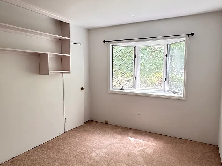 8 Midwood Rd — Photo 11