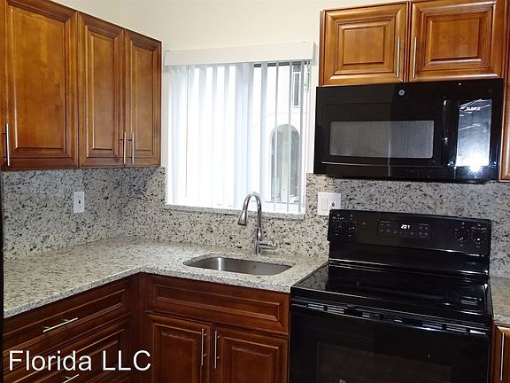 5th image of 2217 NE 2nd St APT 3
