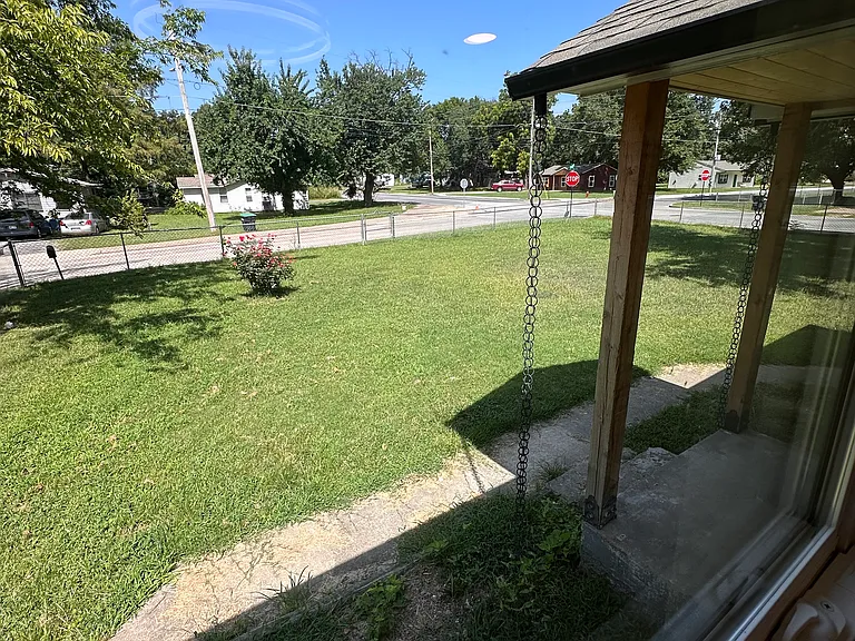 1388 N Vinita Ave — Photo 15