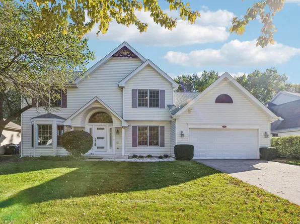 1150 Prairie Dr, Algonquin, IL 60102