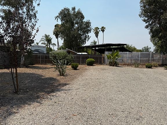 Guest House Front Fenced Yard