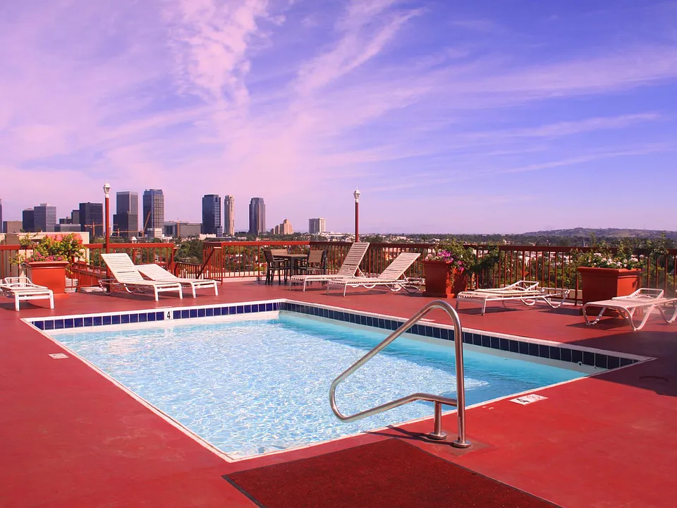 Roof deck swimming pool