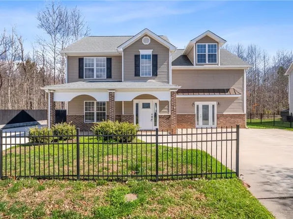 5663 Fairway Forest Dr, Winston Salem, NC 27105