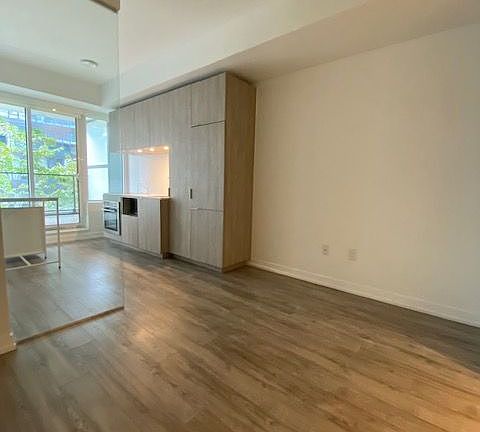 4th image of 77 Shuter St #209