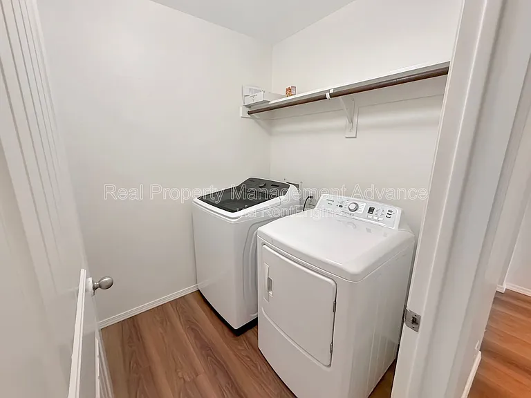 1305 Savannah Ridge Dr — Photo 17