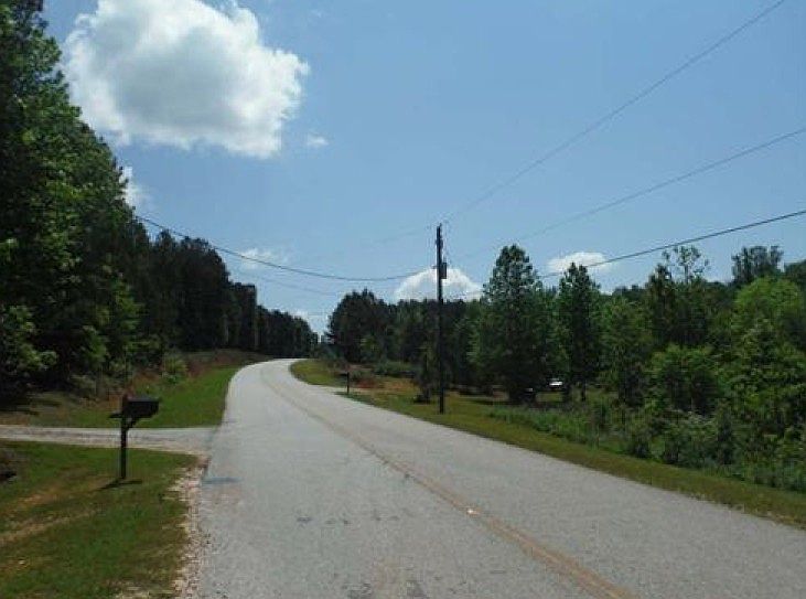 2nd image of 688 Old Stagecoach Rd