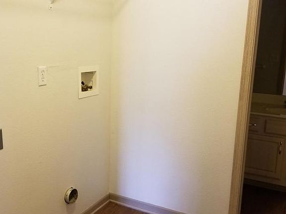 5th image of 308 NE 6th St APT A