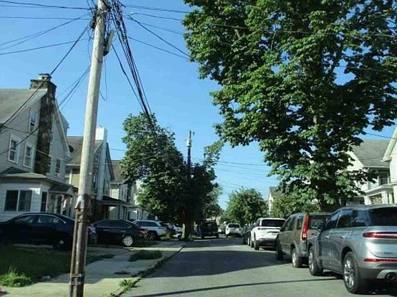 Exterior Neighborhood (street photo)