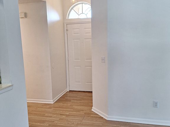 Entry way with vaulted ceiling.