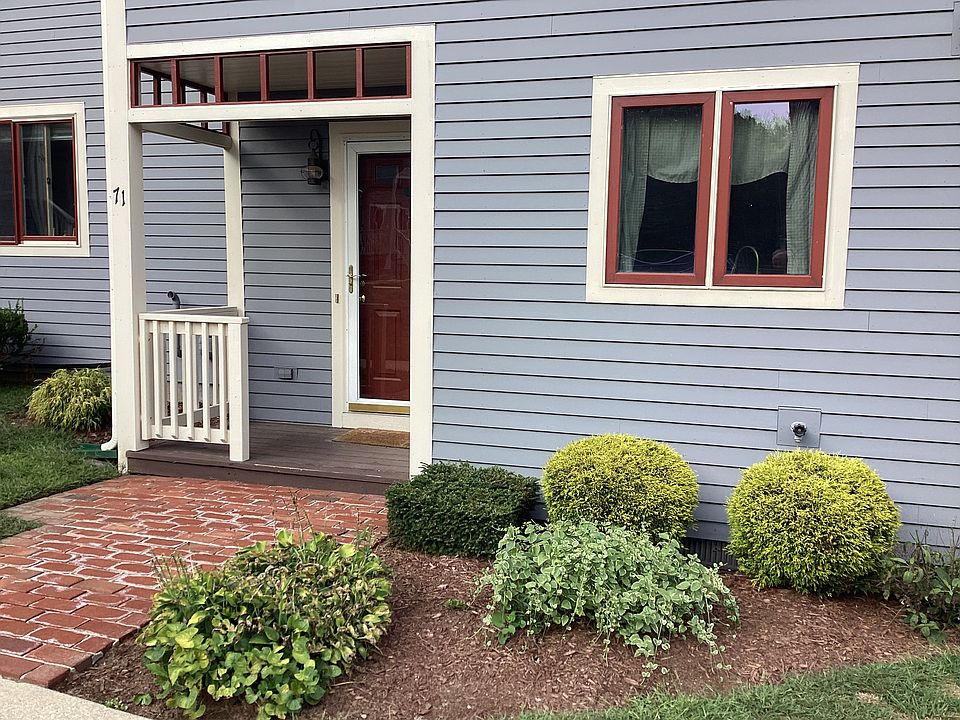 Entrance to 71 Spinnaker Way