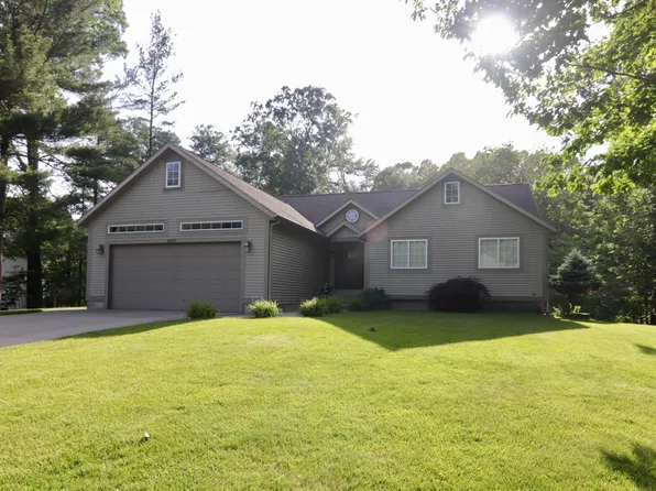 6829 Wintergreen Dr, Fruitport, MI 49415
