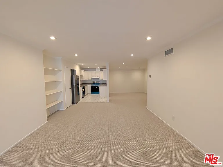415 Montana Ave #203 — Photo 18