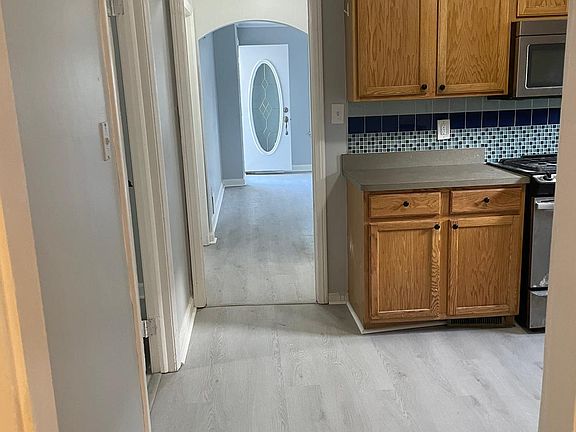 3rd image of 20934 Hollywood St