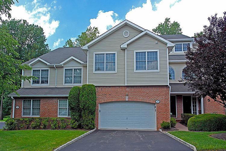 1st image of 17 Waldeck Ct #20