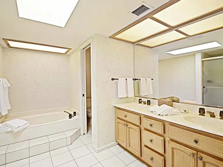 6318 E Kelton Ln — Photo 12
