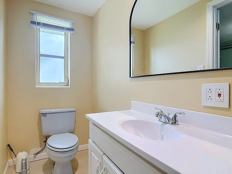 1/2 Bath