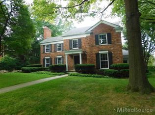241 Lewiston Rd, Grosse Pointe Farms, MI 48236